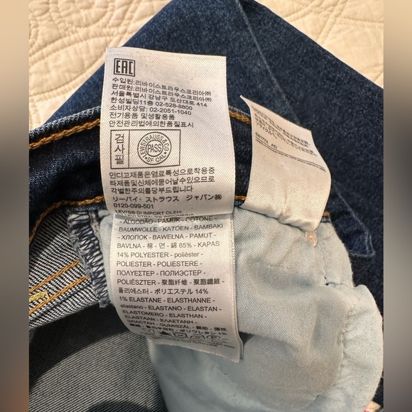 Lévis size 26 waist high rise ribcage straight leg jeans. - Picture 12 of 13